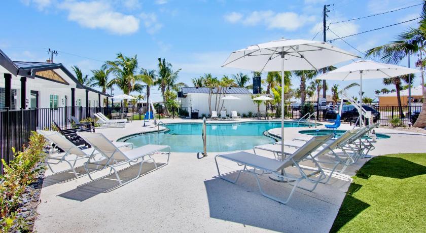 Pelican Post at Anna Maria Island Inn