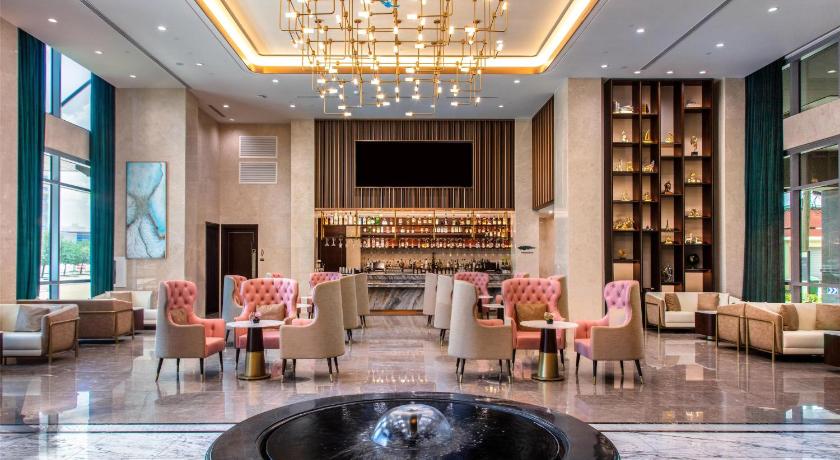 Blossom Hotel Houston, Curio Collection by Hilton