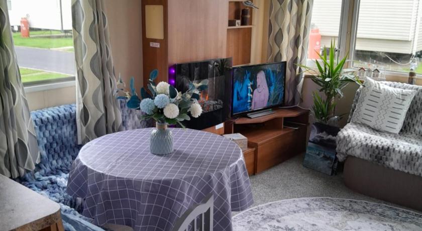 Static caravan - sleeps 8