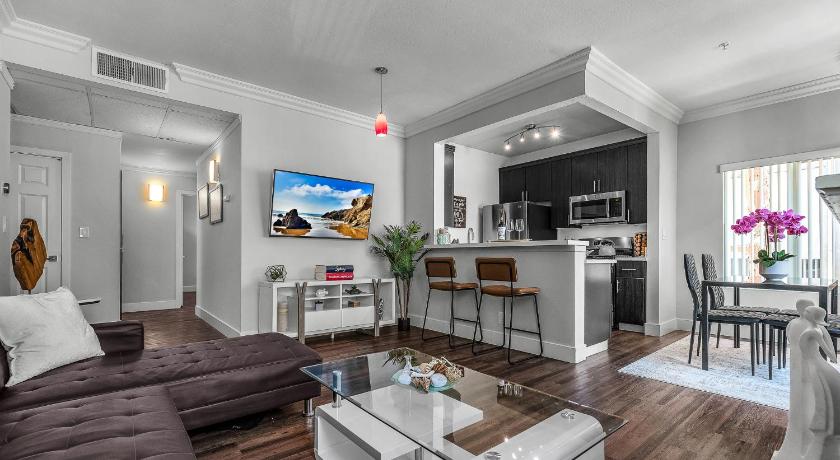 Heart of La, Walk to everything!!