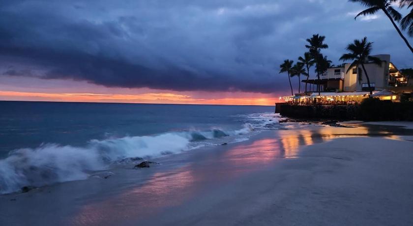 PARADISE AT MAGIC SANDS on Ali'i Drive