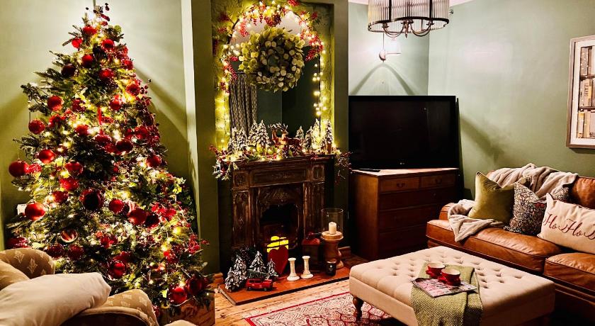 6 Luxury home, near family park and Coffee Shop!