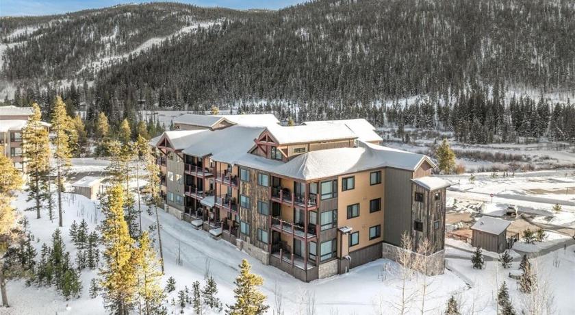 1 bedroom apartment free electric charger Keystone