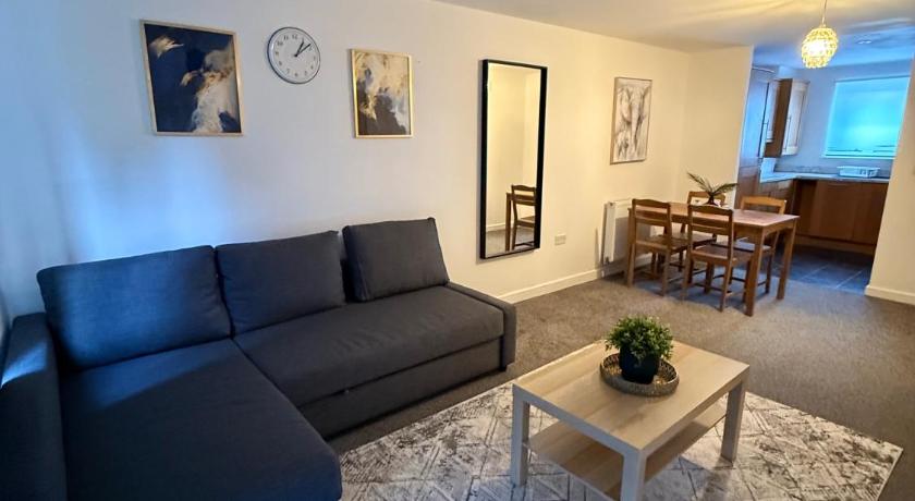 2 Bed - Sleeps 6 - Free Parking