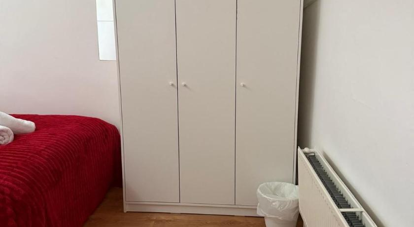 5 Brunswick - room 04