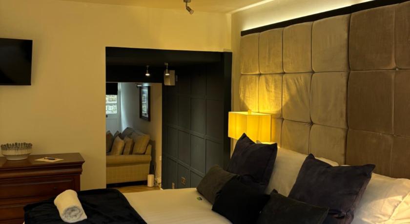 Otter Hollow - a spacious central apartment