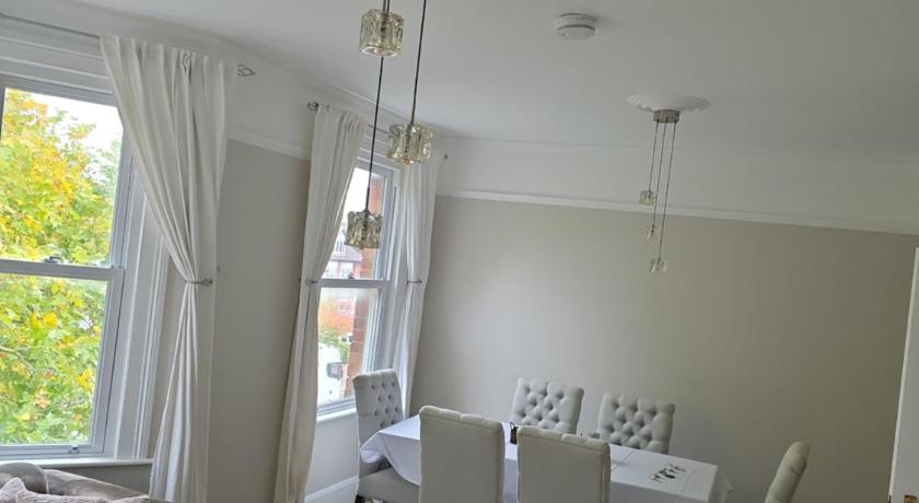 Converted Victorian Apartment 3 Superior King size Rooms