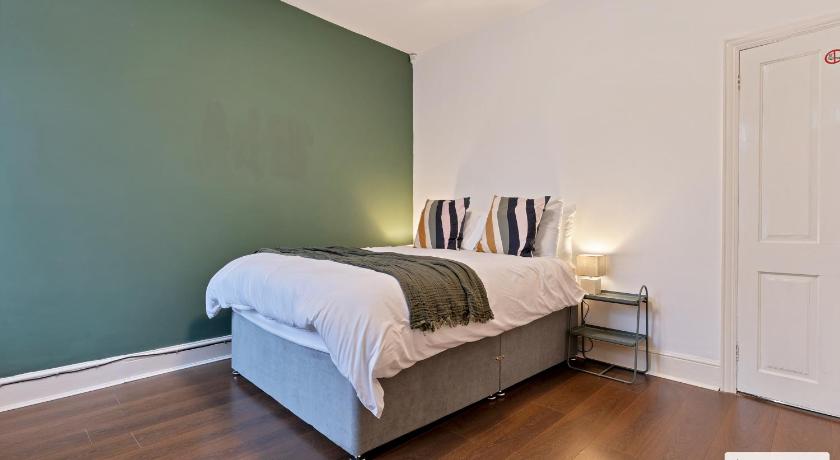 Becky's House: Near Motor Point Arena with Free Parking