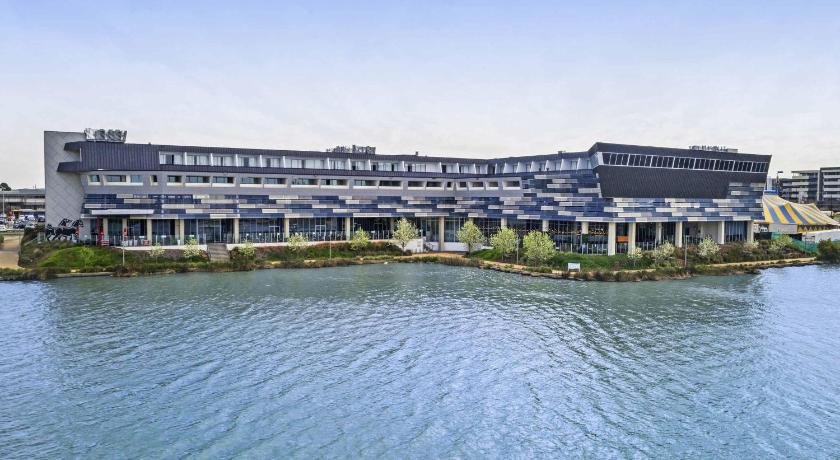 Mercure Melbourne Caroline Springs