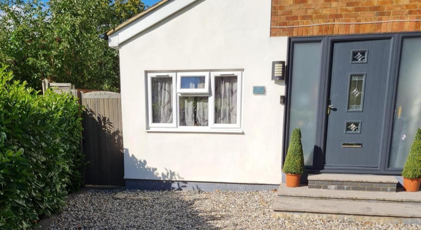 1 Bed Sleeps 2 with Private Garden