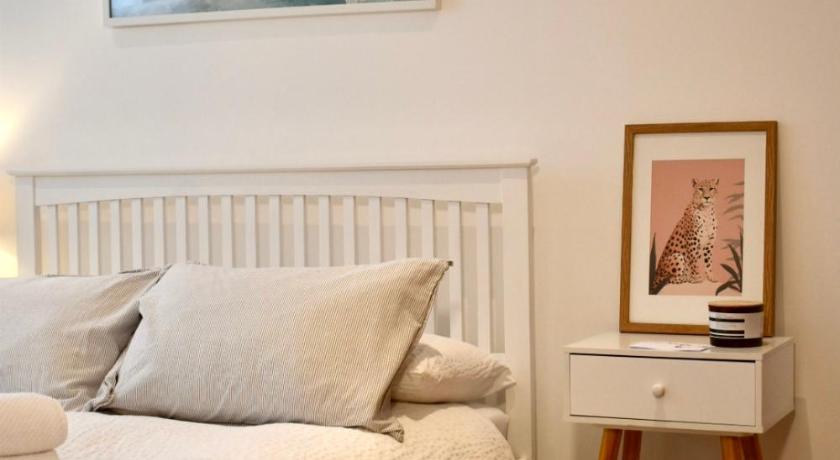 Private room and bathroom in shared flat with parking