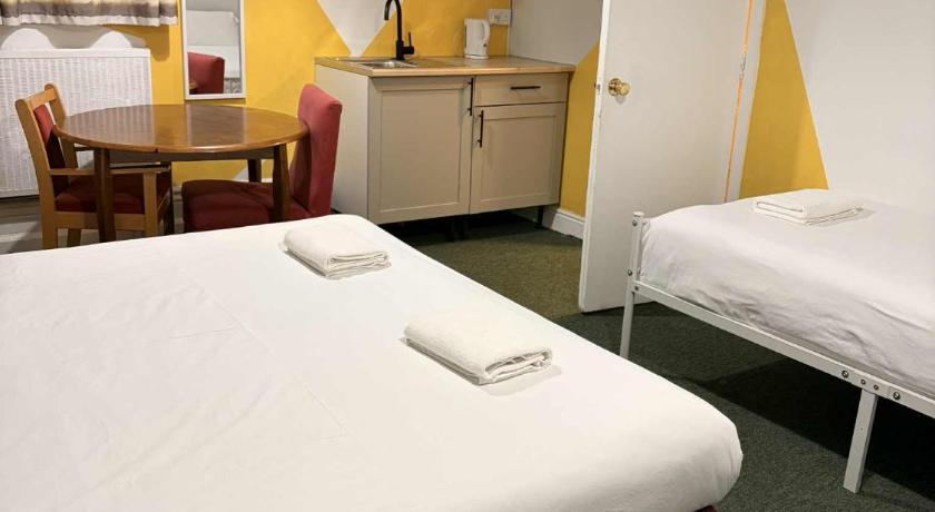 Ground Floor Studio Apartment in Gosport, Free Private Parking