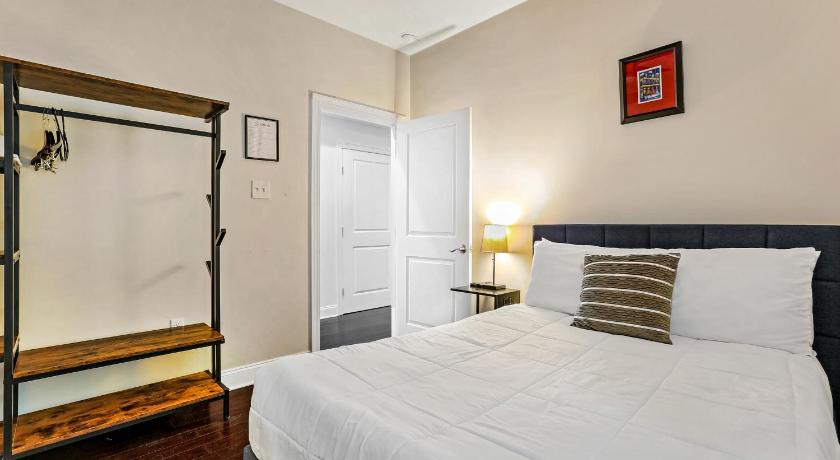 Luxury 3-Bedroom Oasis with Open Living Space & Designer Touches