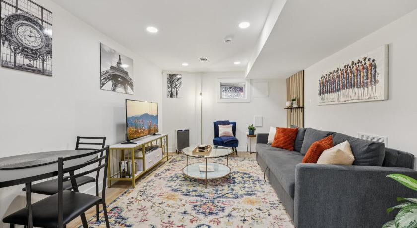 City Hopper - Walk to Metro & Union Market