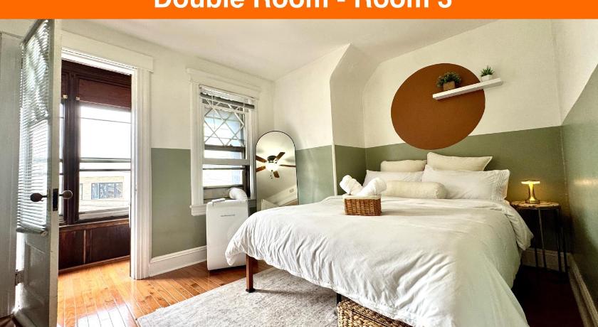 20 min NYC-Modern Private Room-Queen Bed-Parking