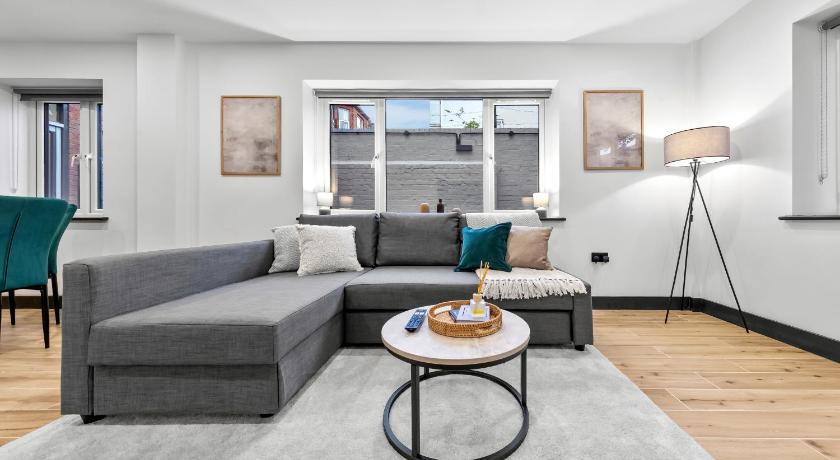 Luxury 1 Bedroom Apartment sleeps 4 with terrace 10 min to tube