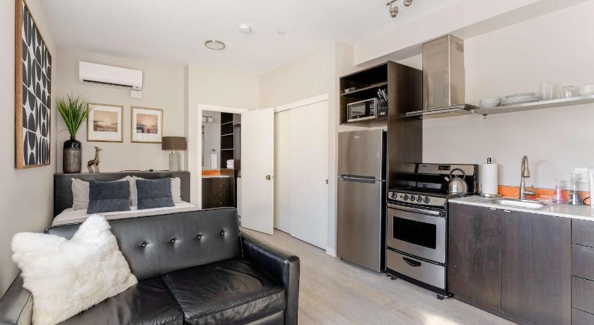 Stay Portland - Modern Portland Studio - Food Carts & Local Shops