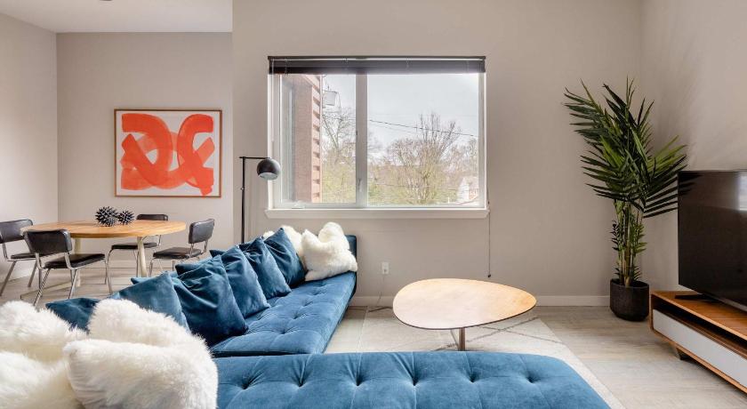 Stay Portland - Retro Modern 2-Bedroom with 90 WalkScore