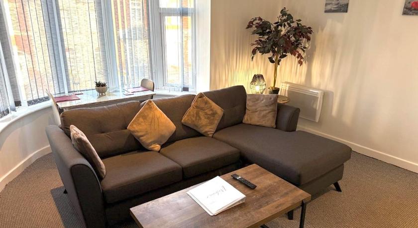 1 Double Bedroom Great Location - Holmfield Road