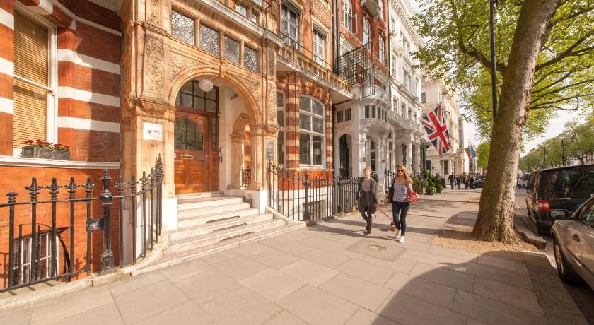 Astor Hyde Park Hostel