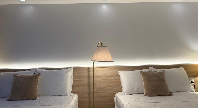 Newly renovated luxury, modern style Waikiki Sunset Hotel Ocean view Freeparking