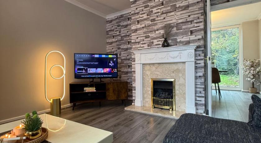 3 BR Family & Contractors Near NEC & Bhm Airport Parking 3