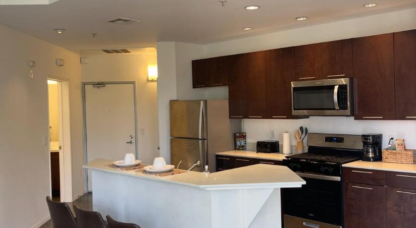 Stylish Hollywood Apartment