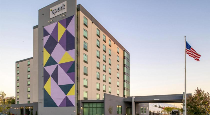 Spark by Hilton Madison Central