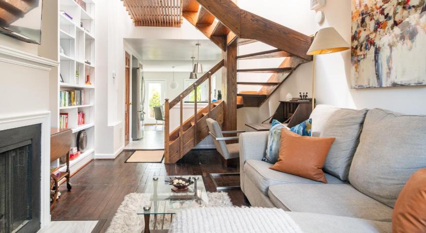 King Bed & Fenced Yard - Floyd's Freedom-