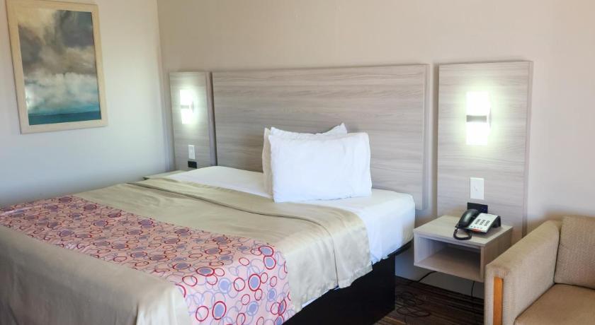 Discovery Inn Lafayette