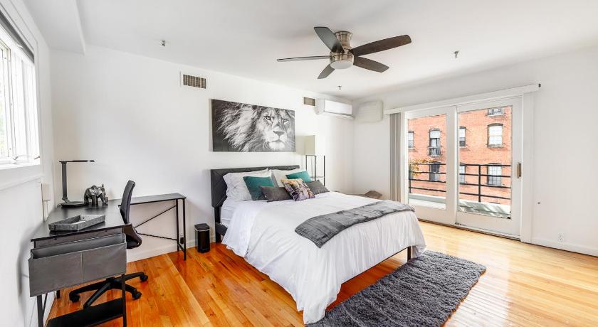 Modern 3BR Townhouse with Private Rooftop & Parking Minutes to NYC