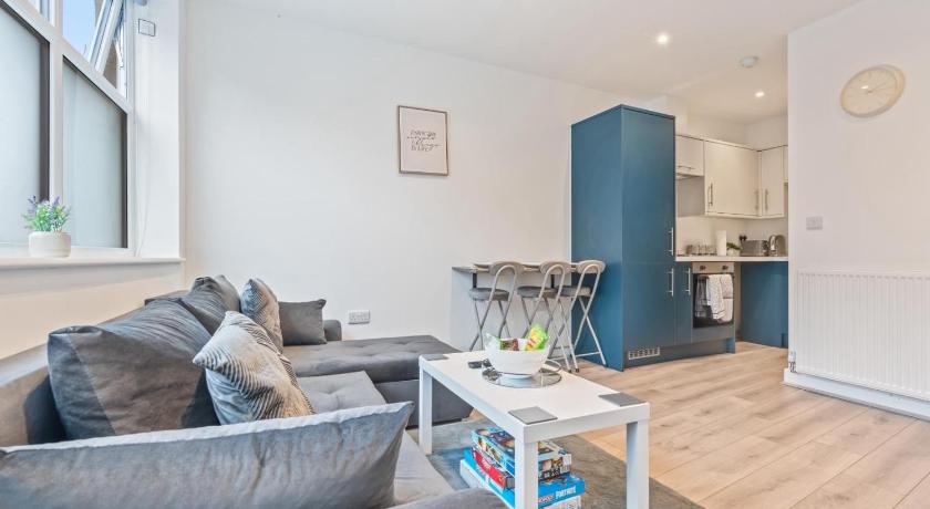 Modern 2 Bedroom Apartment in City Centre Free Parking with Fast WiFi Near Arena