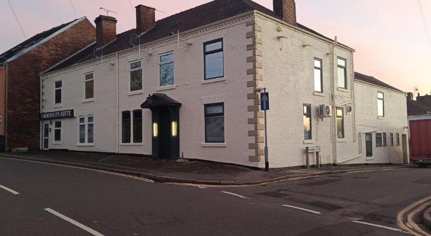 THE NEW Accommodation FREE complementary breakfast