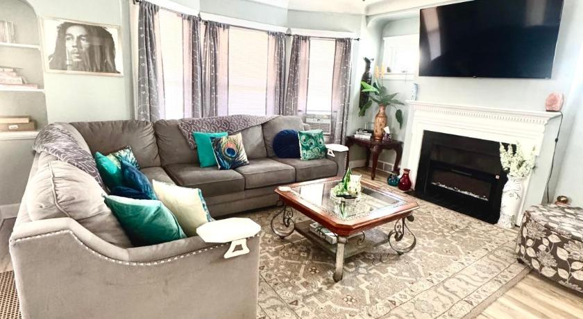 Cozy Home By University Circle VA,CC & Museum