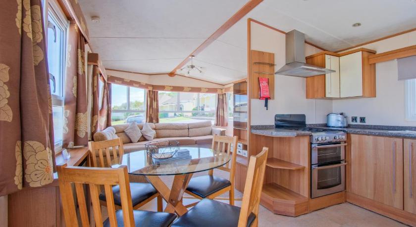 Pet Friendly 'Instow' Caravan with Sea Views
