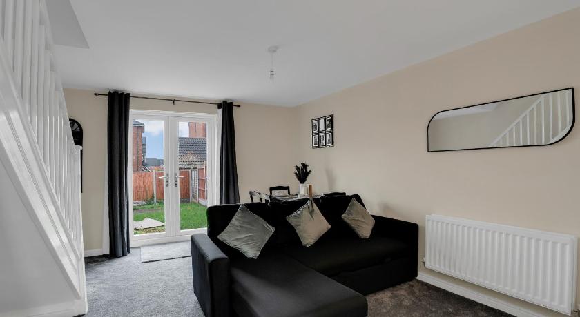 Luxury 2-Bedroom Home 10 Minutes from Birmingham City Centre