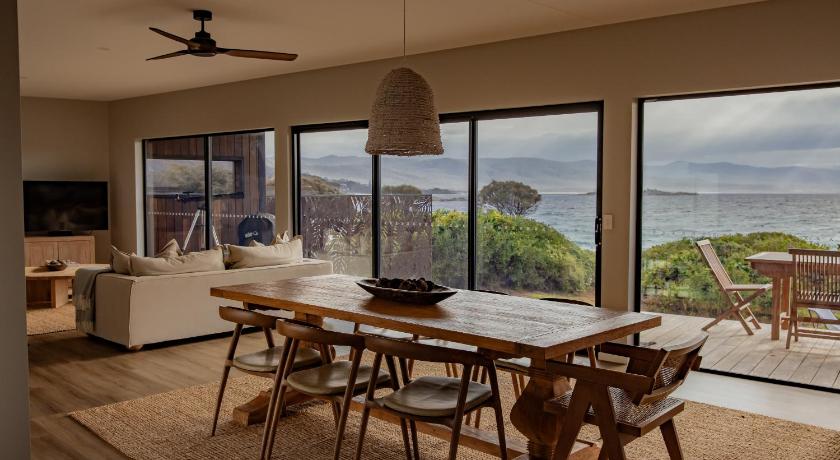 Cooinda - on the beach - Bicheno