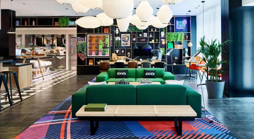 citizenM London Victoria Station