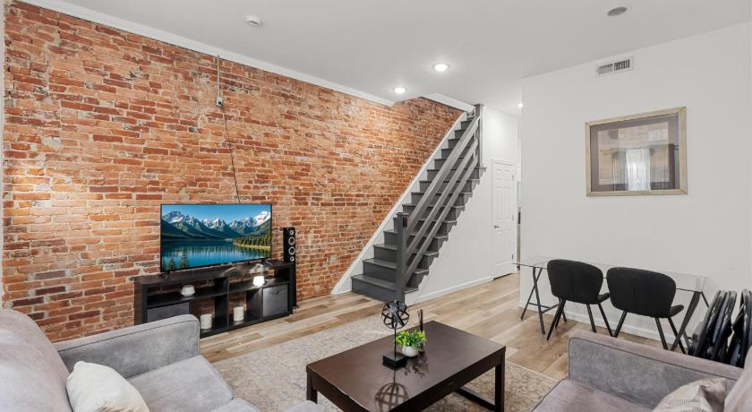 Modern 4BR 3BA Home near Temple University & Downtown Spacious Free Parking