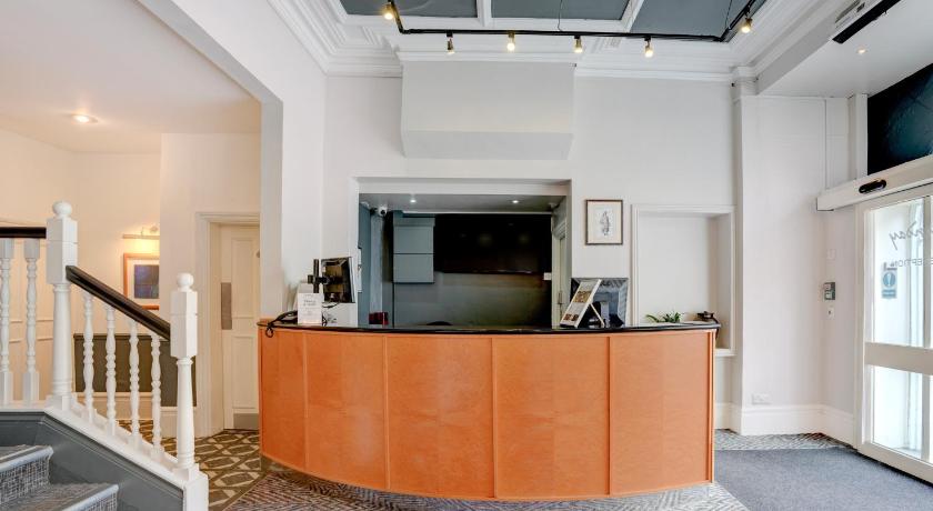 Sunday London Staines-upon-Thames Heathrow T5