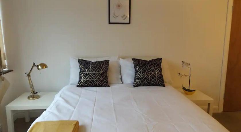 Luxury Room in Coventry - Gainford 4