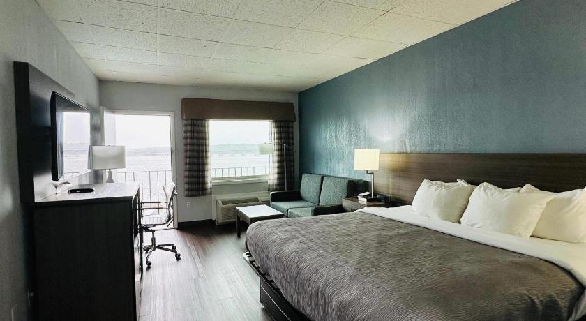 Quality Inn - On The Lake Clarksville-Boydton