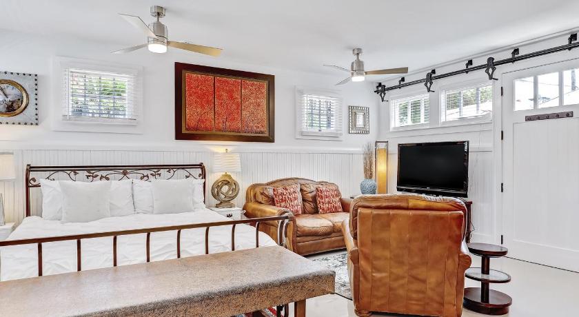 Drayton Place Carriage Unit 1