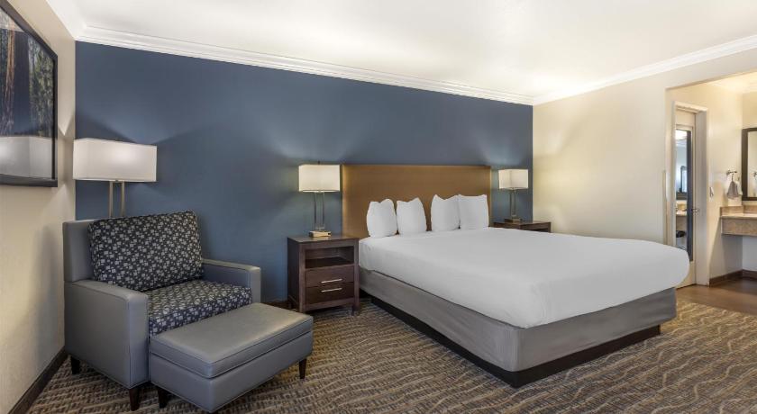 Best Western Town & Country Lodge