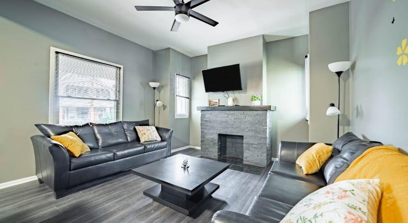 Little Italy Gem Close to CWRU, Cleveland Clinic & Top Restaurants w King Bed