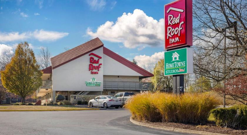 HomeTowne Studios by Red Roof Buffalo - Niagara Airport