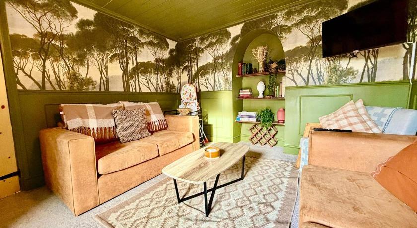 Style 3BR House Jameston | Garden | Near Tenby