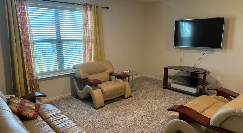 Cozy 2Bedroom Suite LoungeGreat for Families
