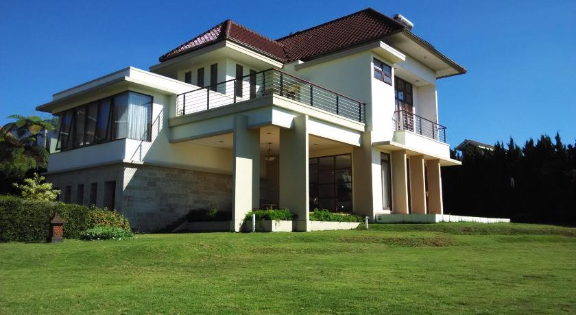 Tampilan eksterior Villa Sophia Cimacan Puncak