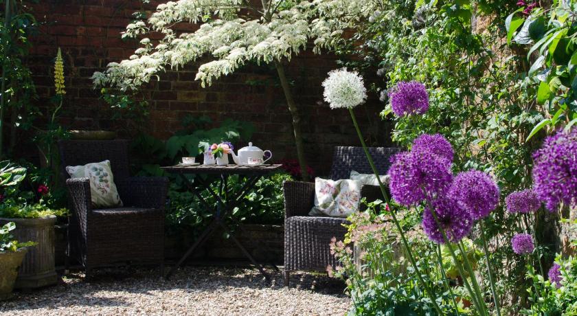 The Hollies Bed and Breakfast
